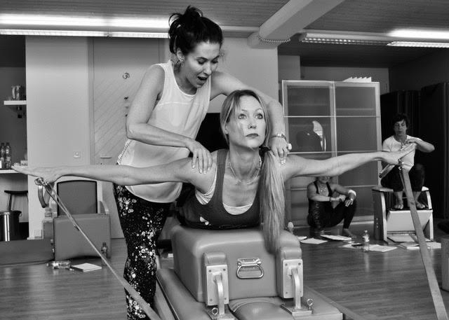 MeJo Wiggin teaching Jenny Backlund-jenkins the T-Pull exercise on the Reformer